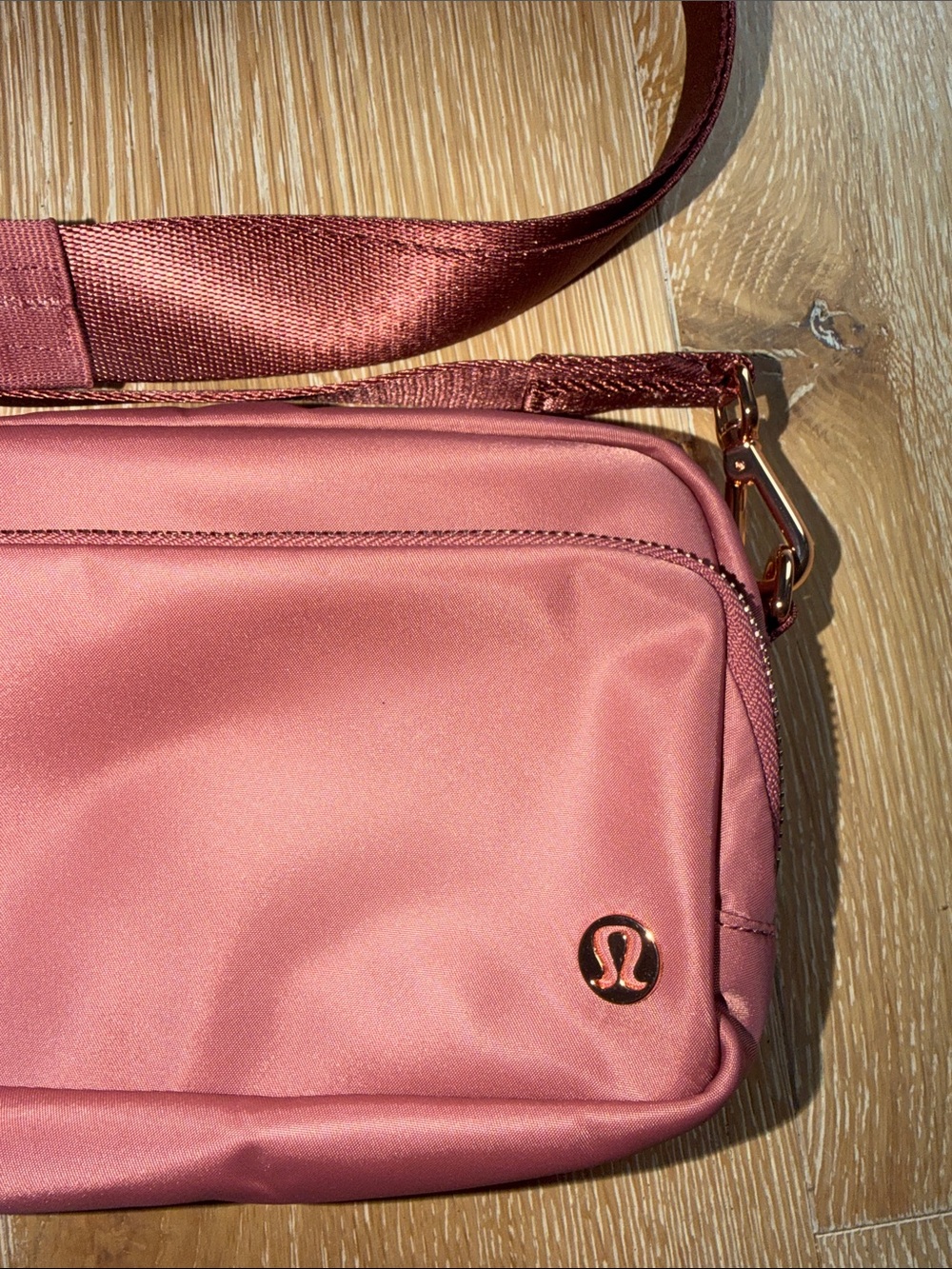 lululemon athletica rose pink crossbody bag with adjustable strap - Picture 2 of 6
